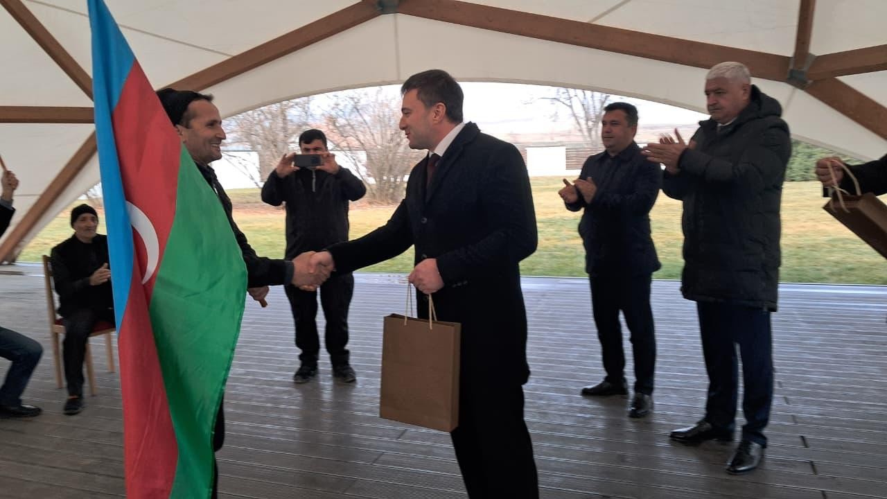 Seyidbəyli kəndinə yola salınan köç ünvana çatıb - FOTOLAR (YENİLƏNİB)